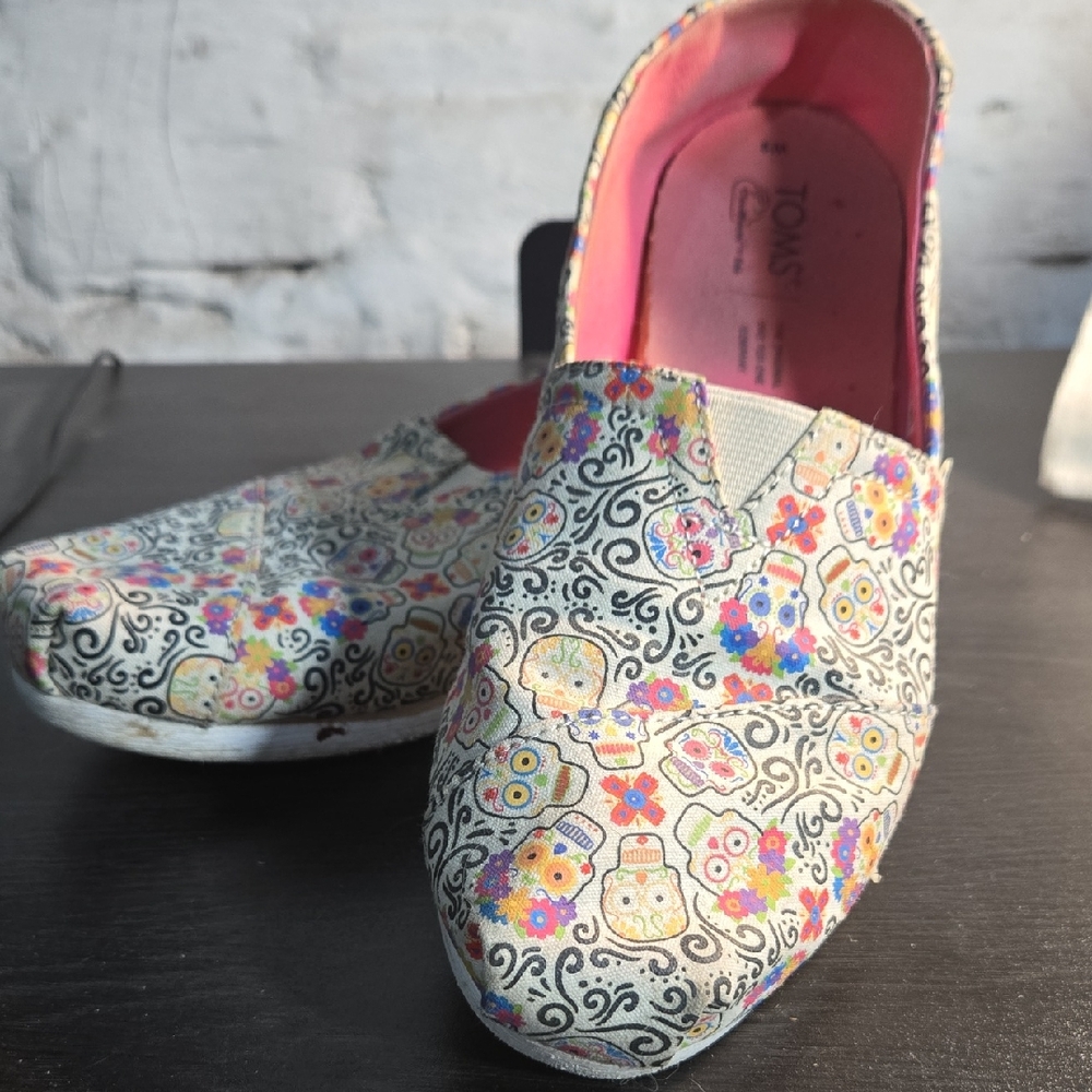 TOMS Women's Multicolor Sugar Skull Slip-On Flats